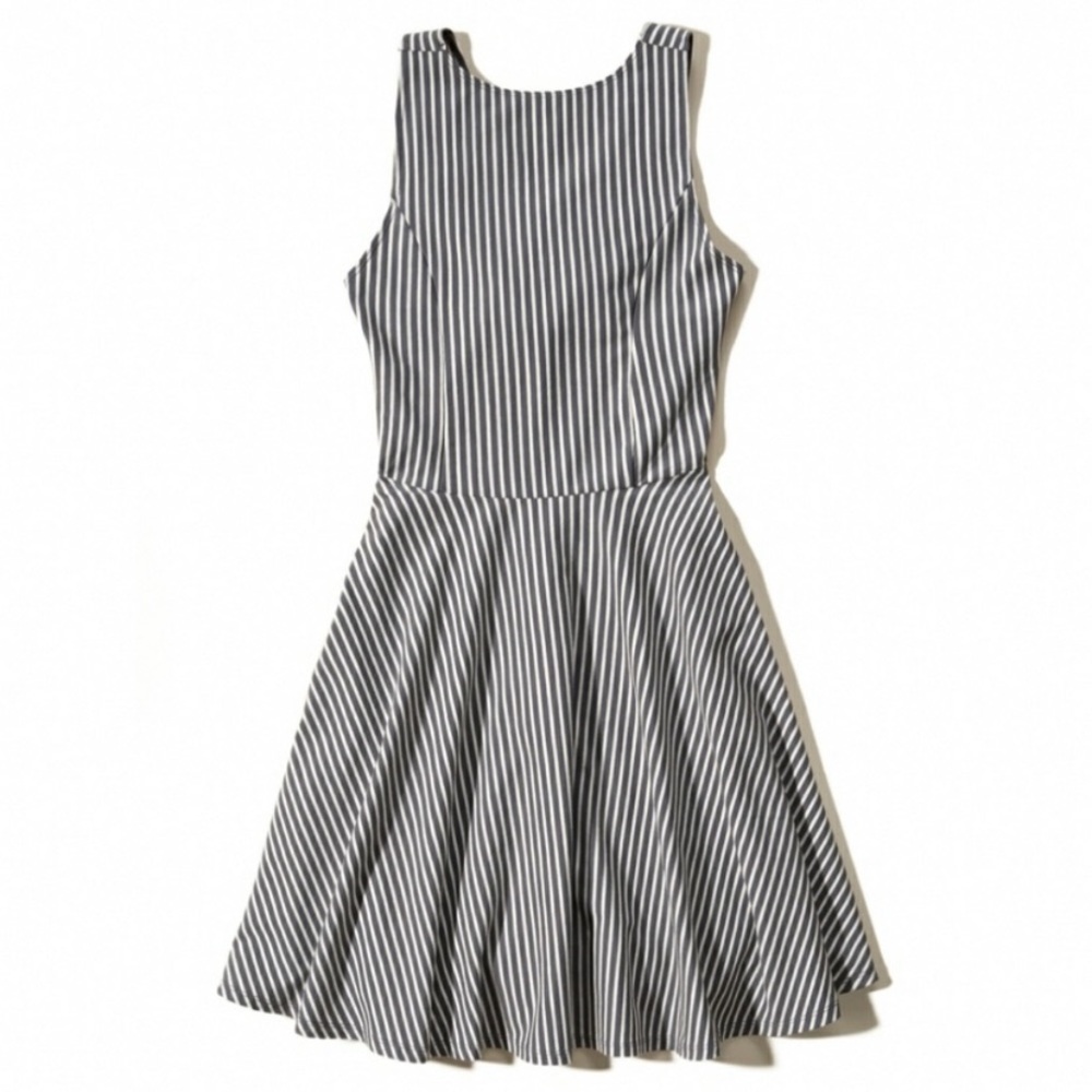 🌙HOLLISTER SKATER DRESS